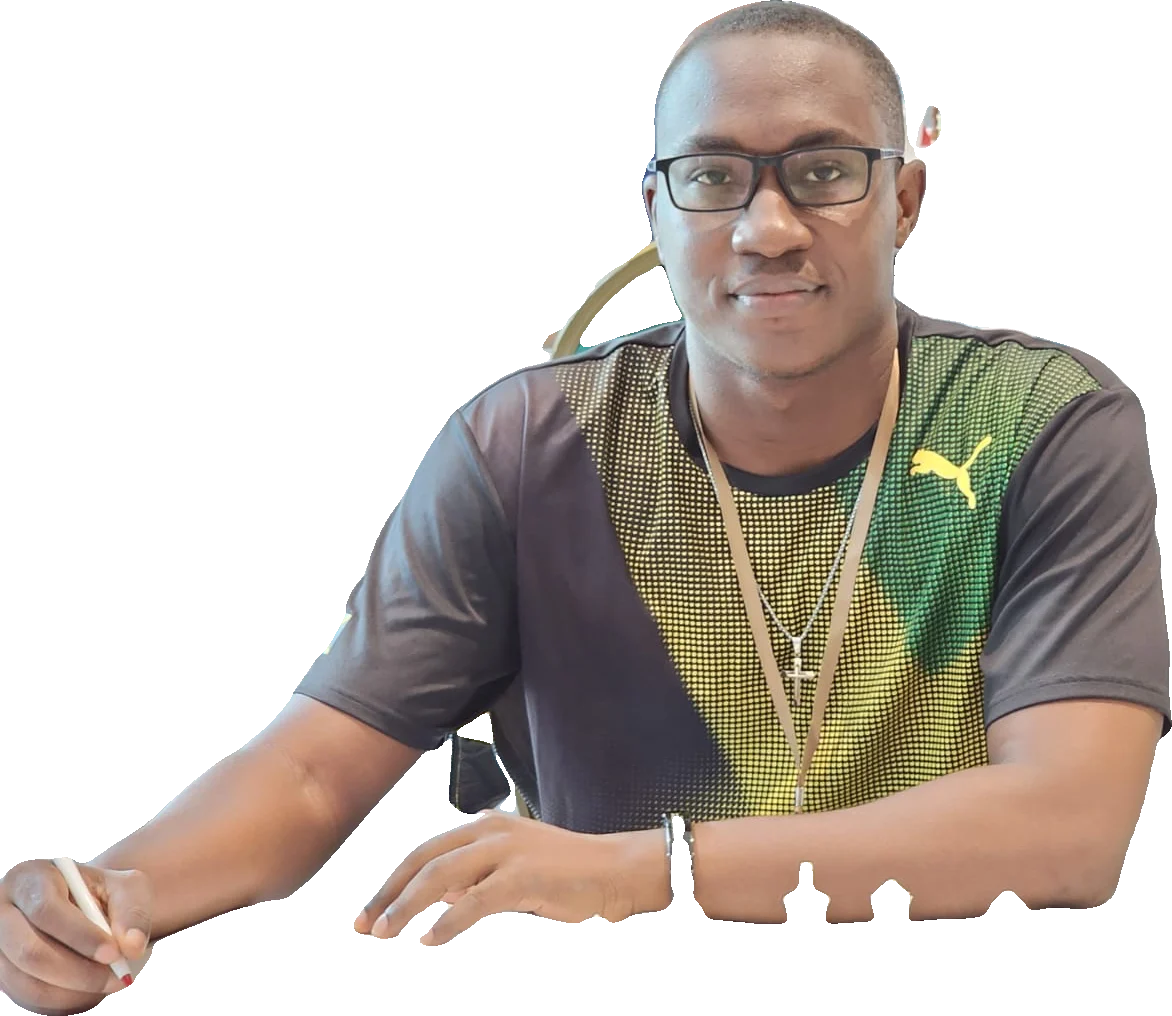 FM Shreyas Smith in a Jamaica shirt, smiling at the chess table